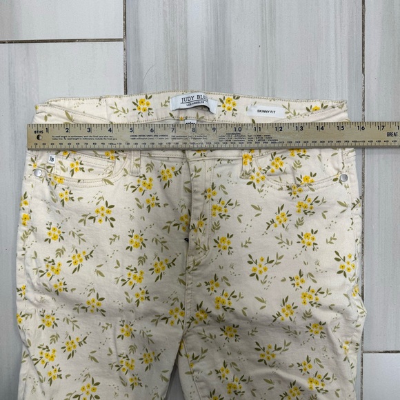 Judy Blue Skinny Fit Jeans Floral Yellow Green Cream Stretch Women's 13/31 - Picture 8 of 9